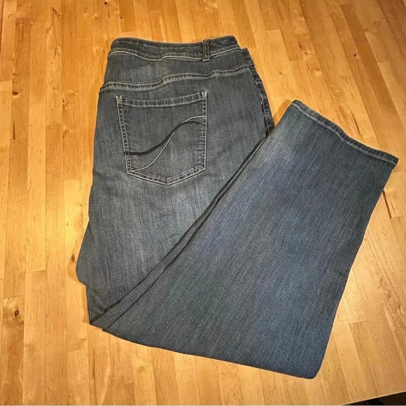 Lane Bryant Straight Leg Genius Fit Jeans Size 26R - Picture 1 of 12